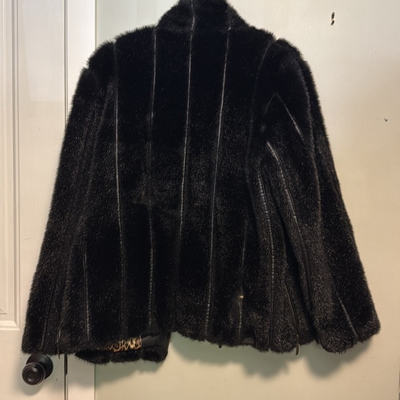 Regent Park | Black Teddy faux fur Jacket with Leopard Print interior - Picture 7 of 7